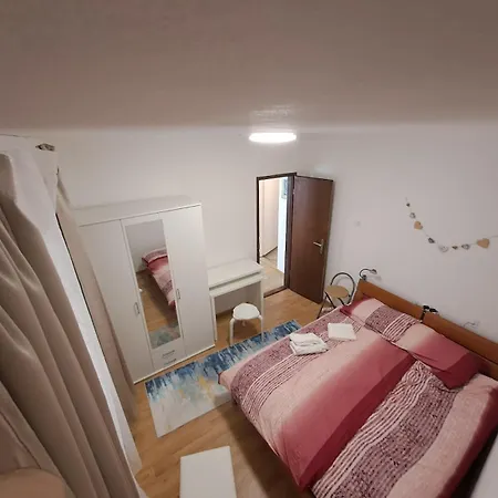 E & E Lägenhet